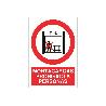 SEÑAL POLIESTIRENO 148X105MM MONTACARGAS PROHIBIDO A PERSONAS