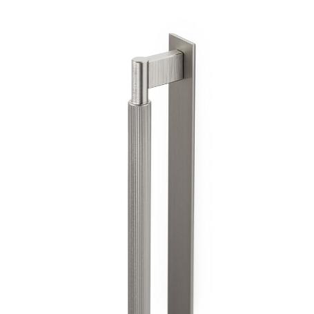 TIRADOR ALUMINIO MODELO ARPA PLATE CON PLACA ACABADOS DISPONIBLES EFECTO INOX, NEGRO CEPILLADO Y LATON CEPILLADO AC