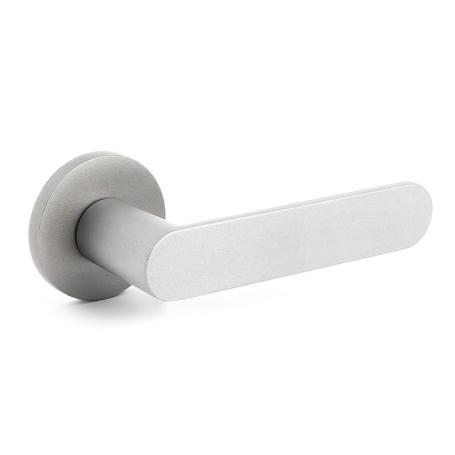 JUEGO DE MANIVELAS CON ROSETA ALUMINIO. MODELO SHAPE 1320 Ø50 ACABADO CROMO SATINADO