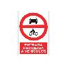 SEÑAL POLIESTIRENO 420X297MM. PROHIBIDO ENTRADA A VEHÍCULOS. EL DISEÑO DE LA SEÑAL PUEDE VARIAR, PERO EN NINGÚN CAS